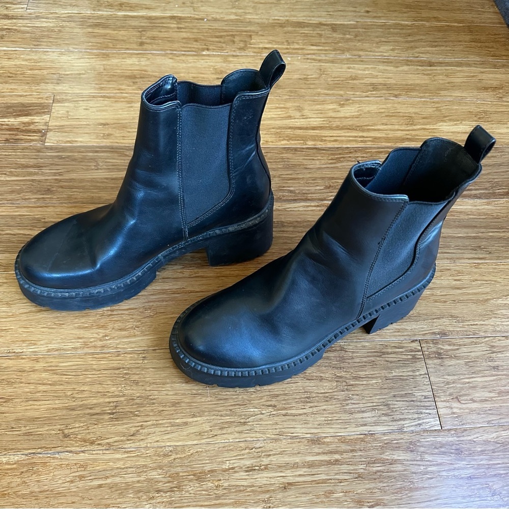 Madden Girl Women 9.5 Gorpcore Grunge Black Leather Heeled Ankle Boots